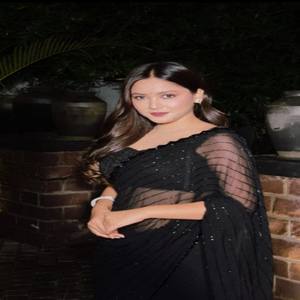 Sari de Fiesta VASTRA COTTAGE de Georgette Puro con Cuentas Negras Originales, Trabajo de Lentejuelas, Cutdana, Diseño Artesanal - Product Image 2