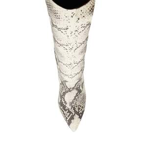 รองเท้าบูทผู้หญิง Steve Madden รุ่น Kimari แบบสวมสูงถึงเข่า สีขาว ไซส์ 5.5 M สไตล์ตะวันตกสำหรับฤดูหนาว พื้นเรียบ ลายพิมพ์ วัสดุ PVC/ยาง/PU - Product Image 3