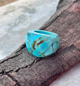 แหวนพลอยสีเทอร์ควอยส์อาริโซน่าธรรมชาติแหวนเหลี่ยมที่สวยงามแกะสลักด้วยมือพิเศษของขวัญพิเศษสำหรับเธอหรือเขา - Product Image 3
