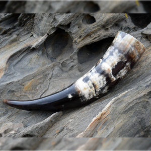 Authentique Corne à boire Viking traditionnelle de haute qualité et durable en corne de buffle polie, cadeau de mariage pour les demoiselles d'honneur et les garçons d'honneur - Product Image 5