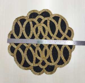 แผ่นรองจานประดับลูกปัด งานฝีมือ MS Handicraft ออกแบบตามสั่ง ทำมือ กันลื่น ทนทาน หรูหรา ตกแต่งโต๊ะอาหาร ของตกแต่งวันหยุด ชิ้นงานที่ไม่เหมือนใคร ของขวัญขึ้นบ้านใหม่ - Product Image 1