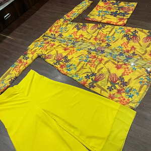 Hermoso Vestido de Fiesta de Invierno de 3 Piezas con Piel Sintética, Capas de Can-Can y Lona - Product Image 1