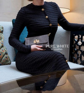 กระเป๋าสะพายไหล่หนังกลับแบบ Turn Lock พร้อมสายโซ่- หนังแท้อิตาลี-ทำด้วยมือ-PS658 - Product Image 3