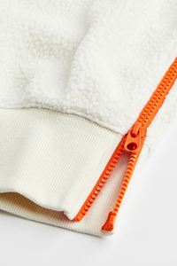 Sudadera de invierno con logotipo personalizado para mujer, ropa informal de tela tejida con bolsillo izquierdo bordado, sudaderas con capucha hechas en Pakistán frontal - Product Image 6