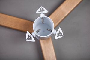 Elegante Jolly Anchor Metal Tree Stand Robusto Holiday Decor Esencial para Navidad - Product Image 6