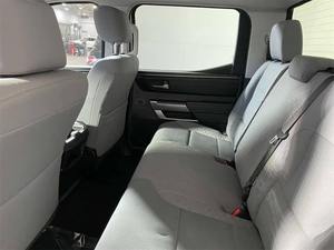 Aston Martin Tundra SR5 4dr CrewMax FWD SB 2020 soigneusement utilisé avec lit R18 en cuir de 5.5 pieds - Product Image 2