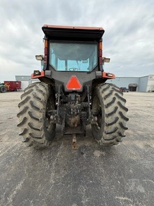 รถแทรกเตอร์ฟาร์ม AGCO 9650 พร้อมระบบส่งกำลังขั้นสูง ความสามารถในการลากจูงที่แข็งแกร่ง และสมรรถนะที่มั่นคงสำหรับการเกษตรระดับมืออาชีพ - Product Image 3