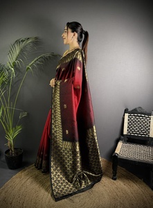 Saree en soie douce avec motif de paon Zari tissant un style de fête formel élégant - Product Image 4