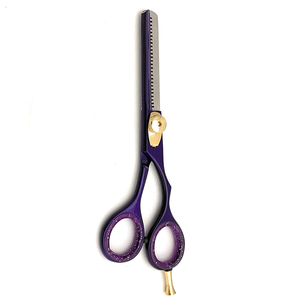 Ciseaux amincissants de coiffure de haute qualité Ciseaux de beauté de coupe de cheveux en acier allemand pour salon et usage domestique avec anneau en caoutchouc fantaisie - Product Image 6