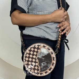 กระเป๋าสะพายข้างหนังวัว2025สำหรับผู้หญิงกระเป๋าถือทรงกลมดีไซน์ลายตารางหมากรุกใหม่ล่าสุด - Product Image 1