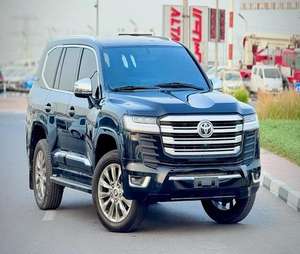 Toyota LandCruiser 2017 GXR V6 Facelift à 2025 LC300 Full Option d'occasion en excellent état - Product Image 1