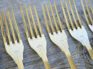 Ensembles de fourchettes élégantes en acier inoxydable doré, idéales pour les fêtes, les mariages, les restaurants, les cafés et l'usage domestique. Vente en gros depuis l'Inde. - Product Image 6