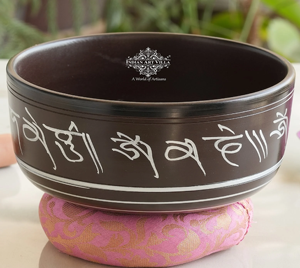 Cuenco universal hecho a mano para curación con sonido Cuenco de canto con Striker de madera para meditación Yoga Terapias de curación con sonido a bajo precio - Product Image 4