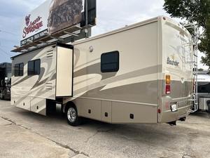 Camping-car d'occasion FLEETWOOD RV BOUNDER 35E modèle 2007 avec performances élevées, disponible à la vente - Product Image 6