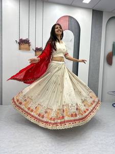 Lehenga choli ผ้าทิชชูแท้สีครีมมีลายปักสีแดงสำหรับผู้หญิงชุดปาร์ตี้ - Product Image 2