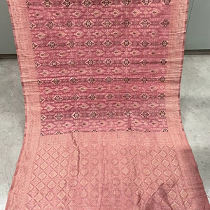 Sari de viscosa Ikkat Luxe para mujer, para fiestas, sin arrugas y que absorbe la humedad - Product Image 1