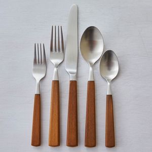 Couverts en acier inoxydable de conception moderne pour restaurant, couteau à steak, fourchette, cuillère, couverts avec manche en bois pour les fêtes - Product Image 3