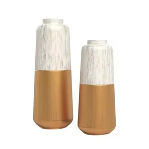Ensemble de 2 vases à fleurs en métal pour dessus de sol et de table Meilleure vente Vases à fleurs pour centre de table de mariage élégants de style unique à vendre - Product Image 1