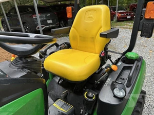 Tractores John Deere 1025R de 24 HP, 4x4, subcompactos, con pocas horas de uso, 30/40 HP, con cargador frontal y cortadora de césped, en venta. - Product Image 6