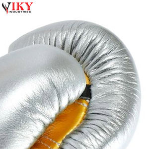 ถุงมือหนังคุณภาพเยี่ยม ทนทาน น้ำหนักเบา สำหรับการฝึกซ้อมและแข่งขัน ขนาด 16 ออนซ์ ผลิตโดย Viky Industries - Product Image 4