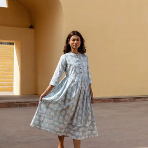 Robe Ellora imprimée à la main, en coton bohème, décontractée, pour les vacances, été, bleu et blanc, pour femmes - Product Image 1
