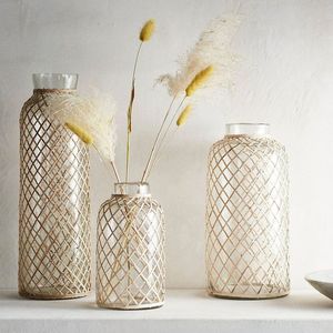 Support d'affichage élégant de pot de jardinière en rotin et en fer pour la maison, l'intérieur et l'extérieur. - Product Image 4