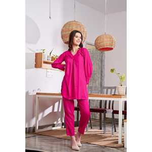 Ensemble coordonné 2 pièces pour femme en crêpe respirant magenta, avec kurta à manches longues et taille ajustable, idéal printemps/été - Product Image 1