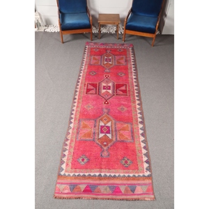 Tapis turc vintage 3,3x10,1 pi (102x308 cm), tapis géométrique rose Herki - Product Image 1