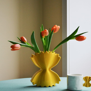 Jarrón único de color verde lima con un diseño apilado y distintivos anillos con estampado ondulado, una pieza de inspiración retro juguetona al por mayor - Product Image 6