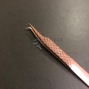 แหนบต่อขนตาแบบด้ามจับเพชร90องศาพลาสม่าสีโรสโกลด์ญี่ปุ่นปลายแหลมทำจากสแตนเลสยี่ห้อส่วนตัว - Product Image 1