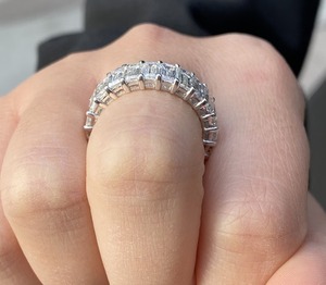 Belle Emerald Cut CVD HPHT Lab Grown Diamond Wedding Eternity Band Excellente Cut Bijoux personnalisés Cadeau de mariage pour elle - Product Image 6