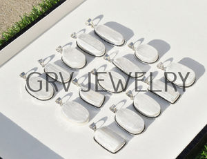 Vente en gros de pendentifs ethniques en argent sterling 925 faits à la main en sélénite naturelle pour mariage, fiançailles, anniversaire - Product Image 2