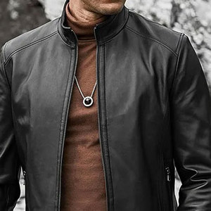 Venta al por mayor de calidad superior logotipo personalizado chaqueta de cuero de piel de oveja para los hombres de cuello alto estilo de la calle de invierno oferta de temporada - Product Image 6