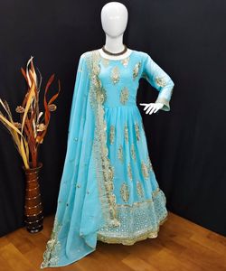 Mode style pakistanais Salwar Kameez - Fusion de styles traditionnels et modernes, créant une kurta de mode chic et élégante - Product Image 3