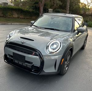 Mini-Cooper S Hardtop 2024, boîte manuelle 6 vitesses, turbo 4 cylindres, non modifié - Product Image 1