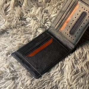 กระเป๋าสตางค์หนังแท้สองพับความจุขนาดใหญ่, กระเป๋าใส่บัตรกระเป๋าสตางค์ของขวัญสำหรับผู้ชาย - Product Image 1