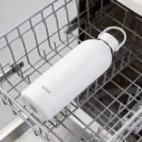 Bouteille d'eau sport moderne blanche avec bouchon à vis, gourde isotherme anti-fuite de 500 ml pour femme et salle de sport