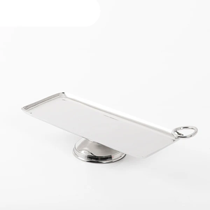 Lot de 2 plateaux de service élégants de style classique avec poignées latérales en métal massif pour les collations sucrées, la restauration et la maison. - Product Image 2