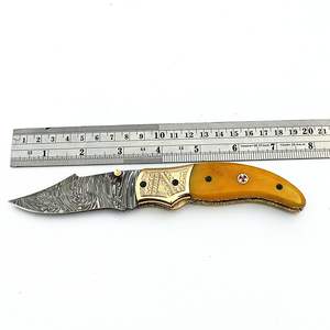 Cuchillo plegable de Damasco hecho a mano personalizado, cuchillo de bolsillo con mango de hueso de camello amarillo, Funda de cuero, soporte OEM, Material de hoja de acero - Product Image 6