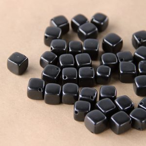 Perle de shungite polie en forme de losange, 0,24 po (6 mm), trou de 0,095 po (2,4 mm) - Product Image 3