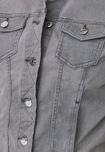 Chaqueta vaquera OEM gris medio de alta calidad para mujer, bolsillos en el pecho y cierre de botones diseñado para mujer, comodidad para todas las estaciones - Product Image 4