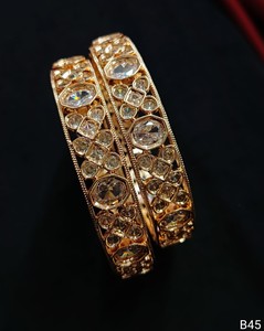 Mayorista de Brazaletes de Diamantes Americanos Exclusivos de la India, Brazalete Chapado en Oro con Circonitas - Joyería Étnica India de Imitación al por Mayor para Novias - Product Image 1