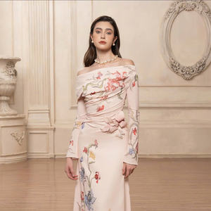 Robe de créateur à épaules dénudées avec motifs floraux délicats fabriquée au Vietnam - Product Image 3