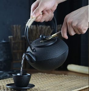 Klassische Gusseiserne Teekanne in Schwarz mit Hobnail-Muster, Edelstahlfilter und Innerer Emaille-Porzellanbeschichtung, Rostfrei, Teegeschirr, 600 ml - Product Image 5
