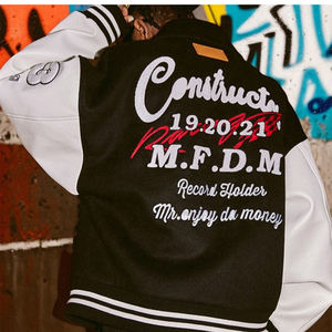 Chaqueta Universitaria Personalizada de Alta Calidad para Hombre con Bordado Chenille, Mangas de Cuero, Logotipo Frontal, Estilo Letterman - Product Image 3