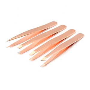 Juego de Pinzas para Cejas y Pestañas de Acero Inoxidable con Punta Inclinada en Oro Rosa, Personalizadas, de Alta Calidad, Duraderas, Ligeras y Ecológicas - Product Image 2