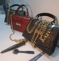 Sac à main de luxe pour femme en cuir façon crocodile, sac bandoulière, pochette, avec chaînes à lettres et motif alligator, capacité 3L