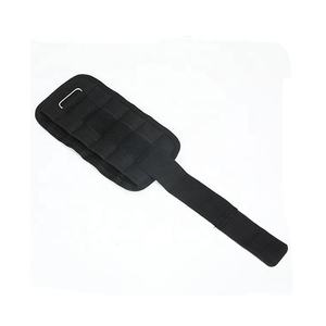 สายรัดข้อเท้าและข้อมือยางปรับระดับได้สำหรับยกน้ำหนักของผู้หญิง Geo Brother Co พร้อมถุงทรายถอดได้ หัวเข็มขัดโลโก้แบบกำหนดเอง - Product Image 5