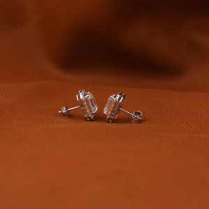 3,50 CT Lab Grown Diamond Emerald Cut Tiney Round Diamond Halo Setting Stud Pendientes 18KT Pendiente de oro sólido Regalo para mujeres - Product Image 4