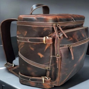 Sur mesure Élevez votre voyage Sacs à dos en cuir élégants et durables. Idéal pour les étudiants professionnels ou les voyageurs - Product Image 2